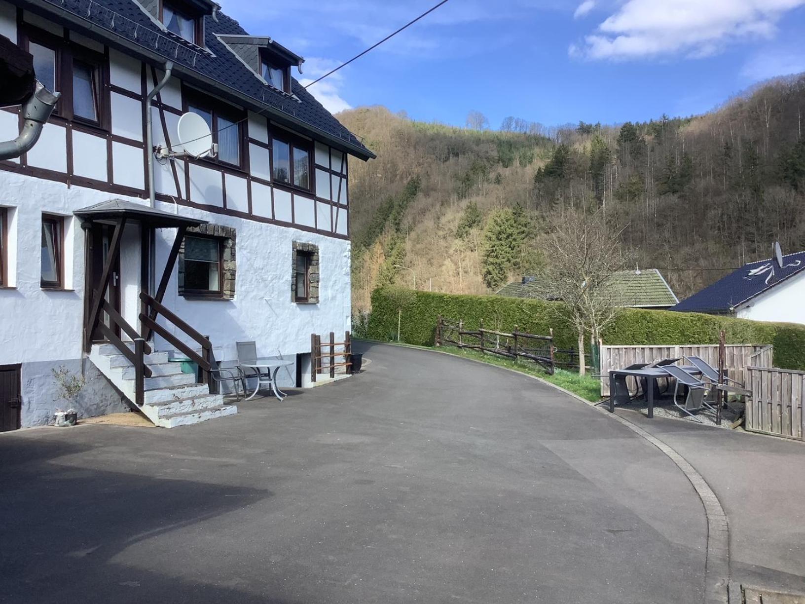 Apartment Berg Blick Eifler Modern Restauriert Simmerath